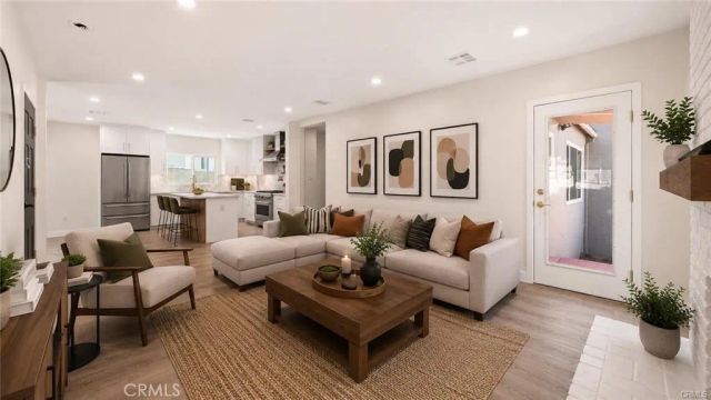1230 Spazier Avenue, Glendale, CA 91201