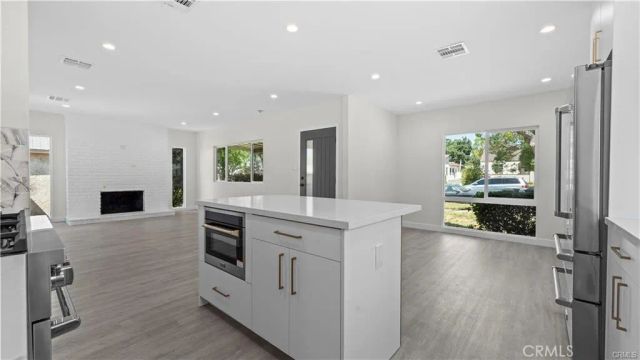 1230 Spazier Avenue, Glendale, CA 91201