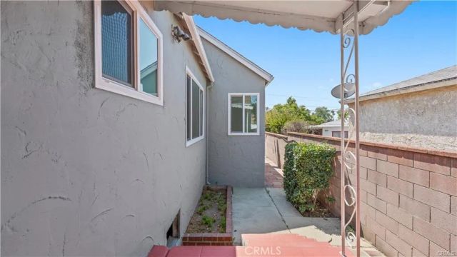 1230 Spazier Avenue, Glendale, CA 91201