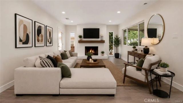 1230 Spazier Avenue, Glendale, CA 91201