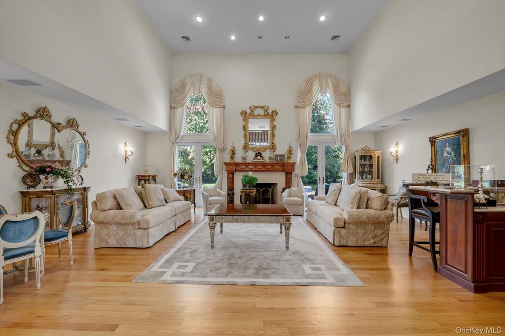 11 Polo Drive, Old Westbury, NY 11568 — photo 5