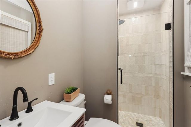 2 Maple Circle, Smithville, MO 64089