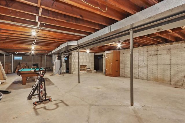 2 Maple Circle, Smithville, MO 64089