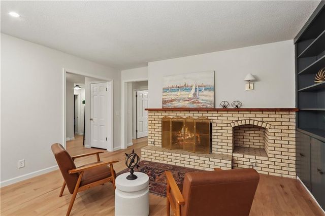 2 Maple Circle, Smithville, MO 64089