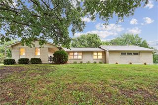 2 Maple Circle, Smithville, MO 64089