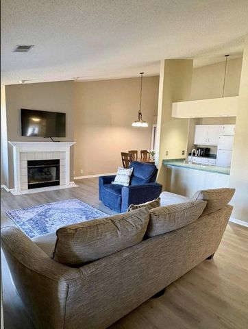 949 Quinlan DRIVE, Pewaukee, WI 53072