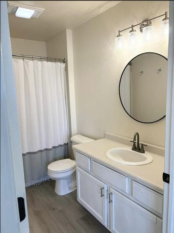 949 Quinlan DRIVE, Pewaukee, WI 53072