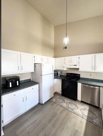 949 Quinlan DRIVE, Pewaukee, WI 53072