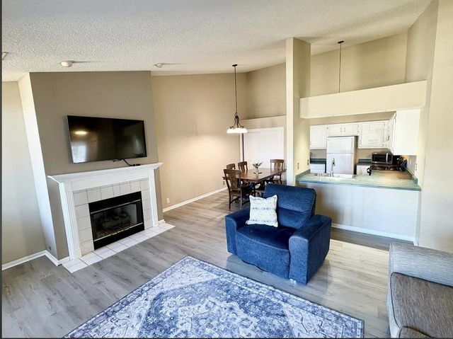 949 Quinlan DRIVE, Pewaukee, WI 53072