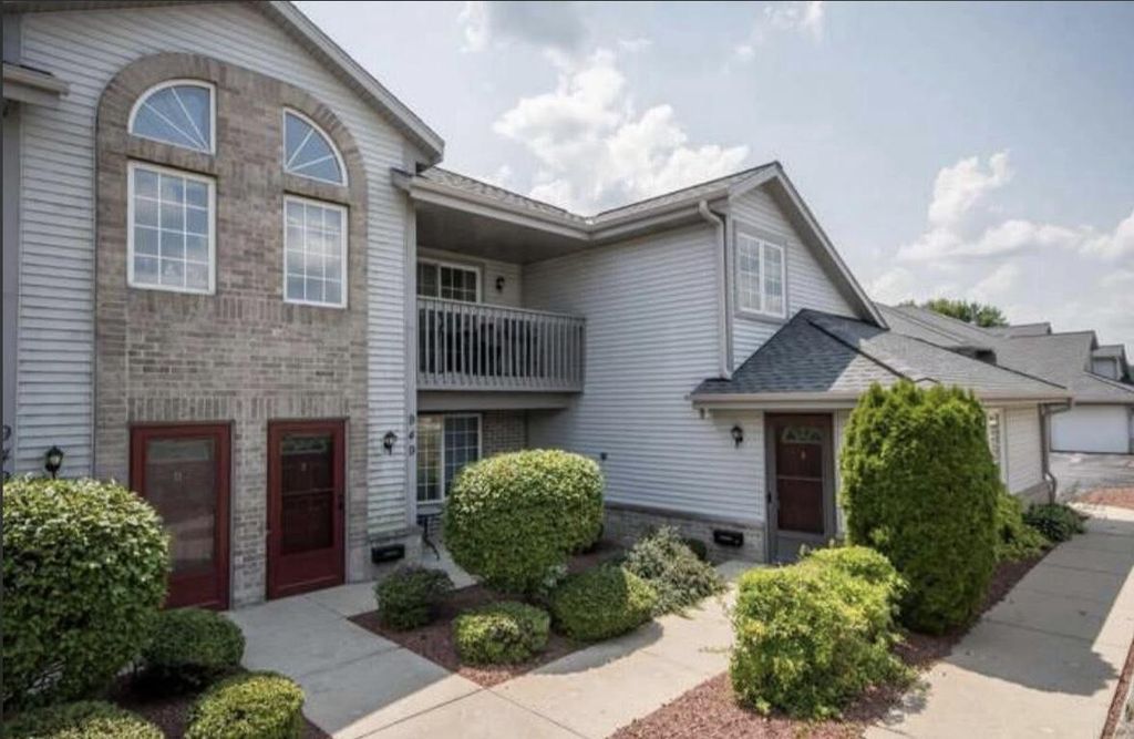 949 Quinlan DRIVE, Pewaukee, WI 53072