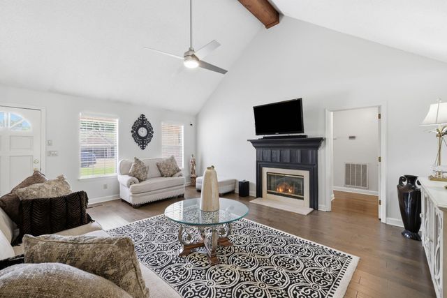 2411 Charleston Square, Chattanooga, TN 37421