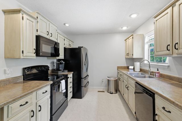 2411 Charleston Square, Chattanooga, TN 37421