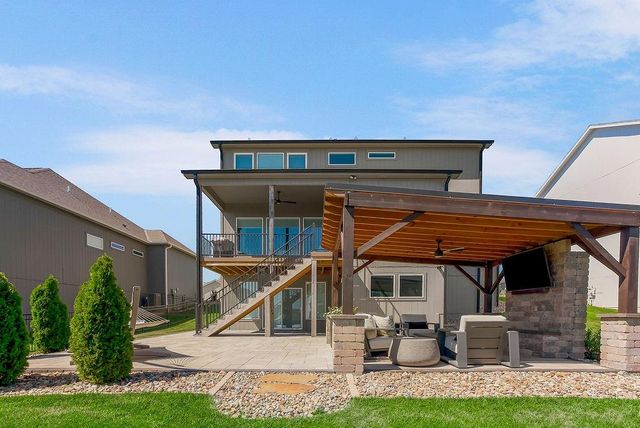 1713 SW Arbormill Terrace, Lee's Summit, MO 64082