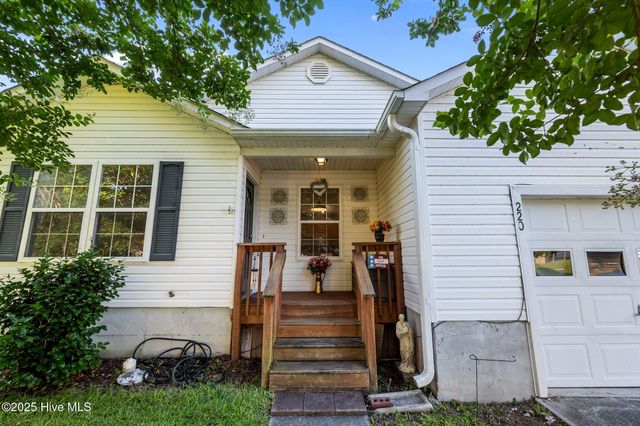 220 Pollard Drive, Jacksonville, NC 28540