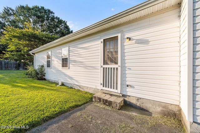 220 Pollard Drive, Jacksonville, NC 28540