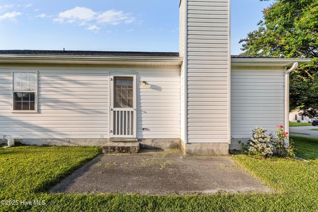 220 Pollard Drive, Jacksonville, NC 28540