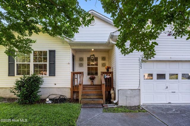 220 Pollard Drive, Jacksonville, NC 28540