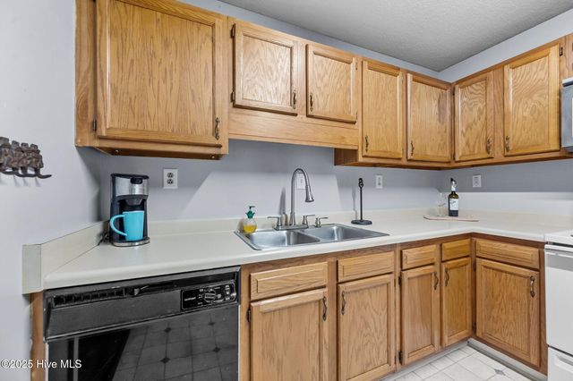 220 Pollard Drive, Jacksonville, NC 28540