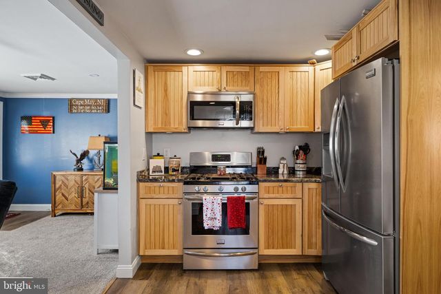 300 ELDREDGE AVE, Cape May, NJ 08204