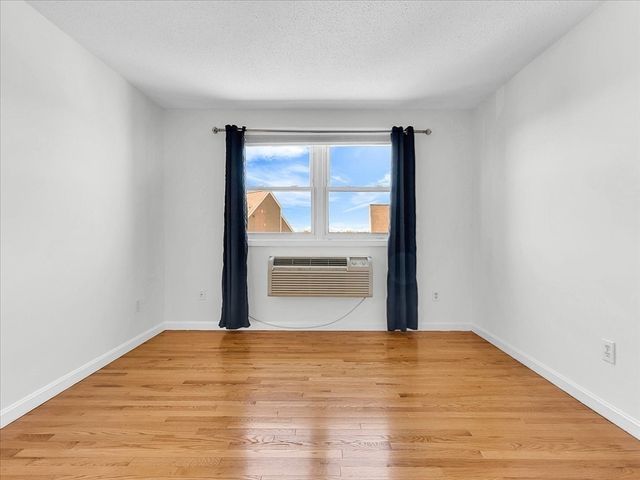 115 Water St 14, Beverly, MA 01915