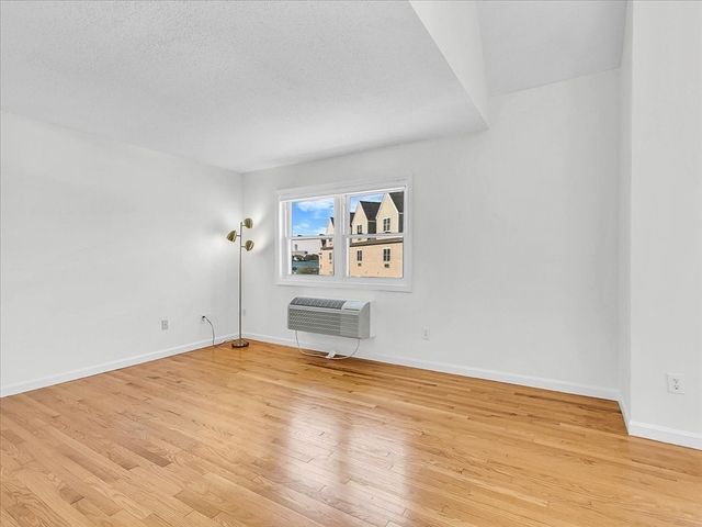 115 Water St 14, Beverly, MA 01915
