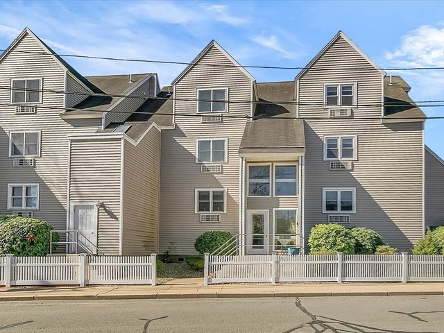115 Water St 14, Beverly, MA 01915