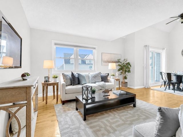 115 Water St 14, Beverly, MA 01915