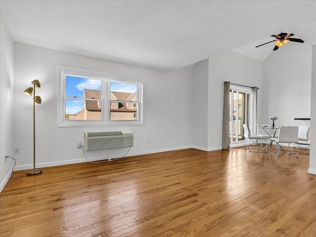 115 Water St 14, Beverly, MA 01915