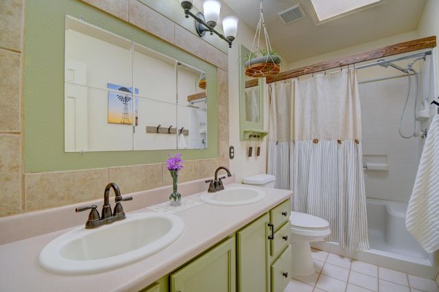 7097 Albany Hills Drive NE, Rio Rancho, NM 87144