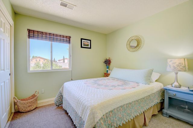 7097 Albany Hills Drive NE, Rio Rancho, NM 87144