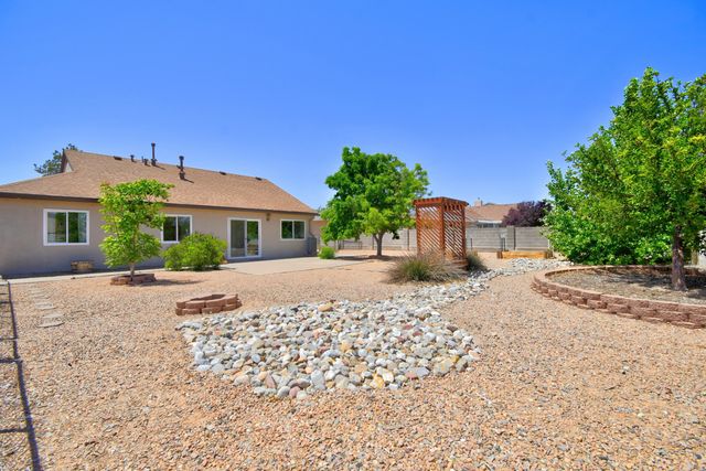 7097 Albany Hills Drive NE, Rio Rancho, NM 87144