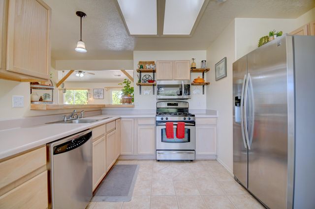 7097 Albany Hills Drive NE, Rio Rancho, NM 87144