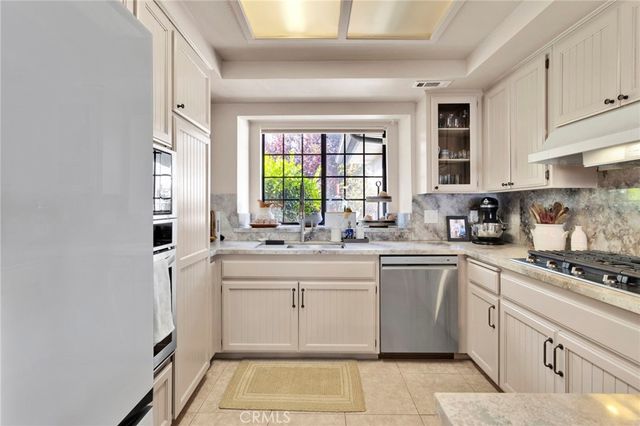 23243 Sunrise Way, Crestline, CA 92325
