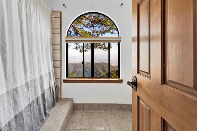 23243 Sunrise Way, Crestline, CA 92325