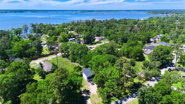 22418 E Shorewood Loop E, Houston, TX 77336