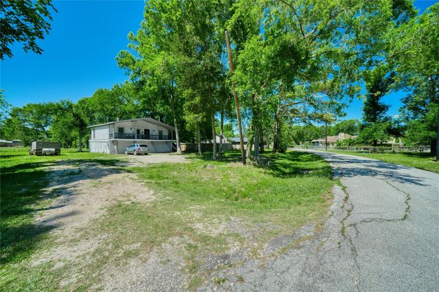 22418 E Shorewood Loop E, Houston, TX 77336