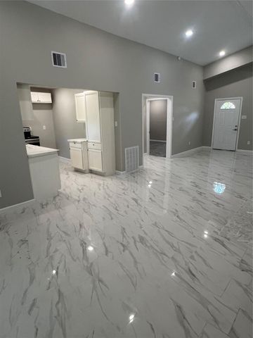 22418 E Shorewood Loop E, Houston, TX 77336