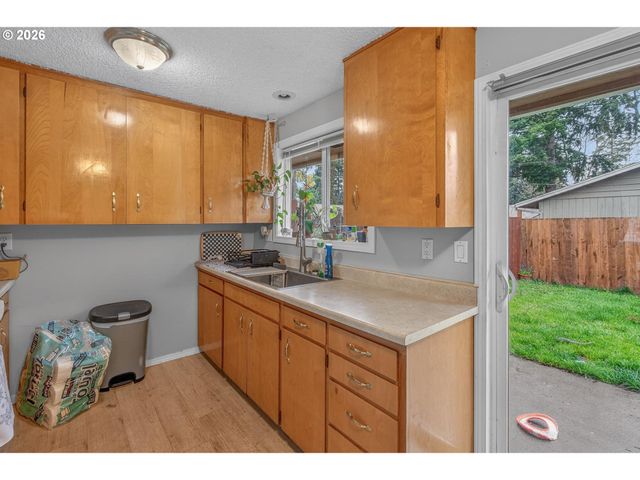 -1 Nw CONNELL Ave, Hillsboro, OR 97124
