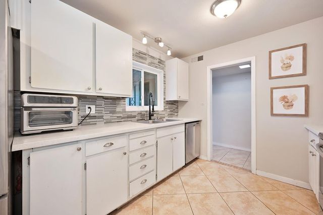 10261 Coloma Rd, Rancho Cordova, CA 95670