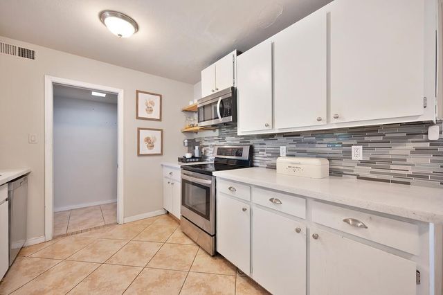 10261 Coloma Rd, Rancho Cordova, CA 95670