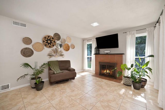 10261 Coloma Rd, Rancho Cordova, CA 95670