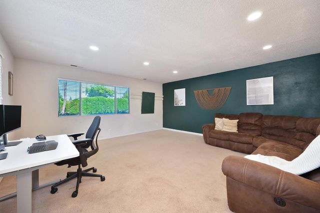 10261 Coloma Rd, Rancho Cordova, CA 95670