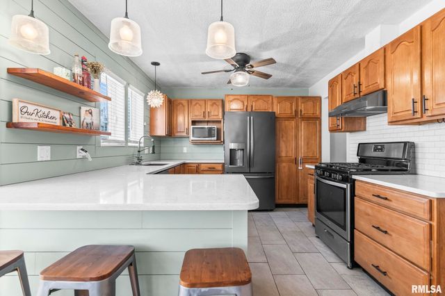 300 N WALNUT Street, Rochester, IL 62563