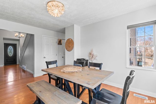 300 N WALNUT Street, Rochester, IL 62563