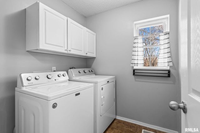 300 N WALNUT Street, Rochester, IL 62563