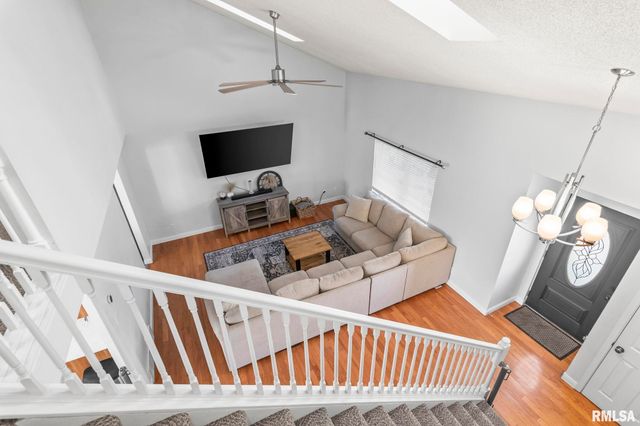 300 N WALNUT Street, Rochester, IL 62563