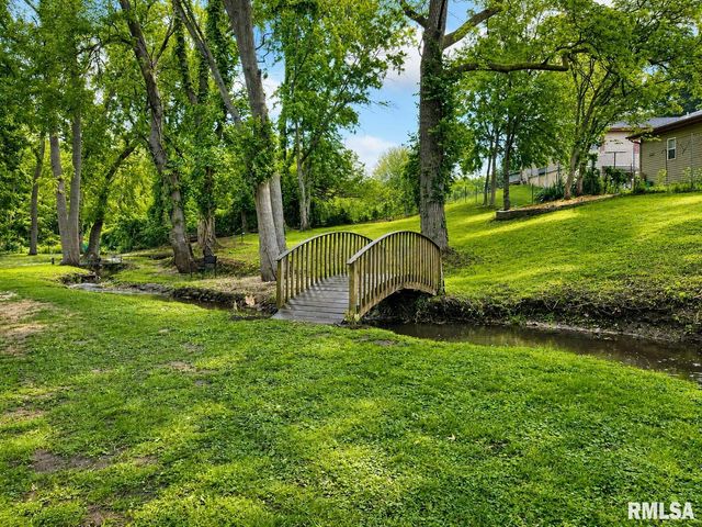 300 N WALNUT Street, Rochester, IL 62563