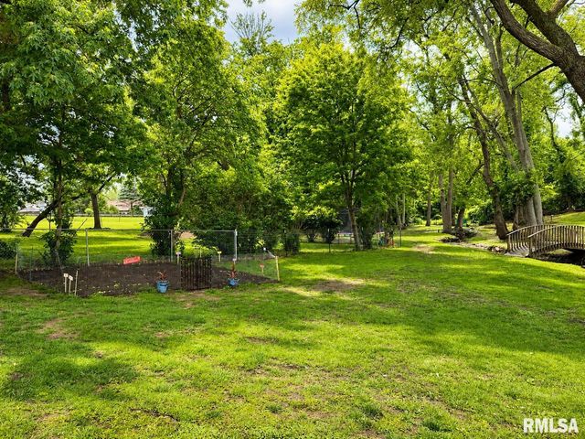 300 N WALNUT Street, Rochester, IL 62563