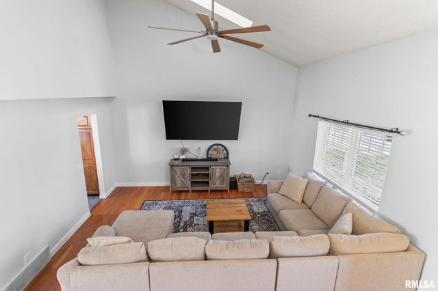 300 N WALNUT Street, Rochester, IL 62563