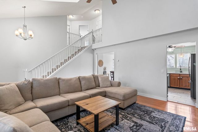 300 N WALNUT Street, Rochester, IL 62563